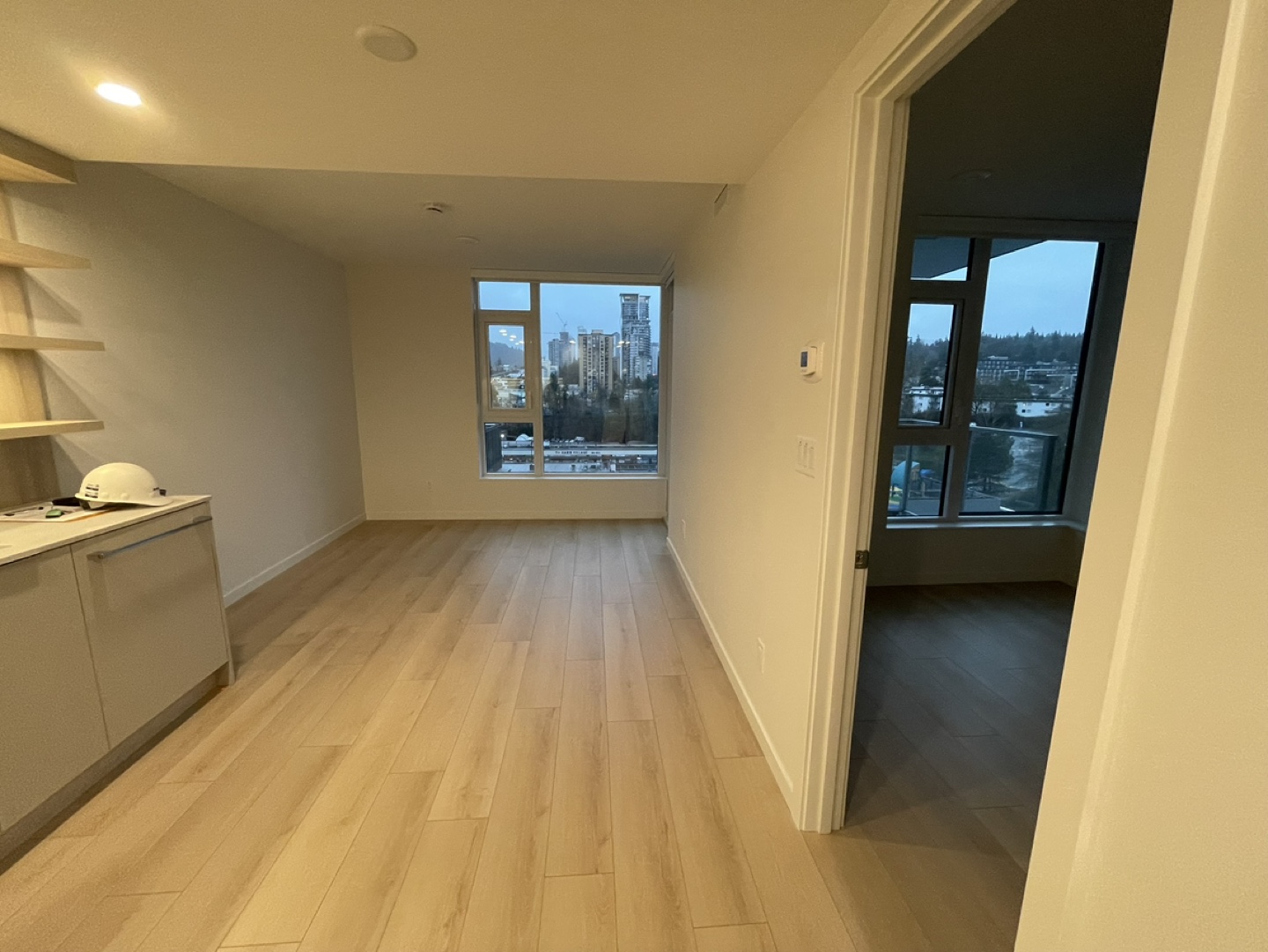 Lougheed 1bed+1den+1bath new high-rise! - photo 4