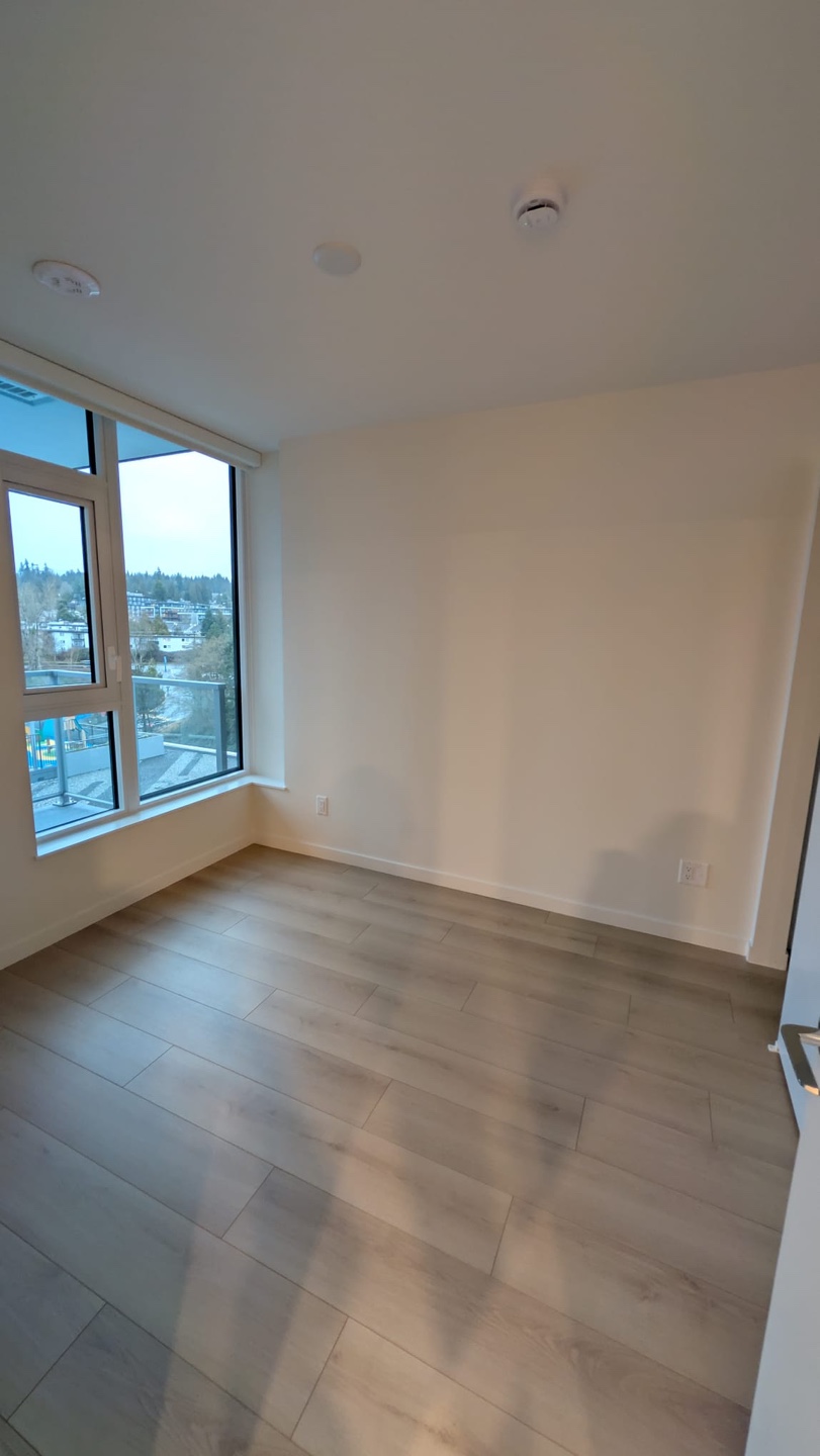 Lougheed 1bed+1den+1bath new high-rise! - photo 3