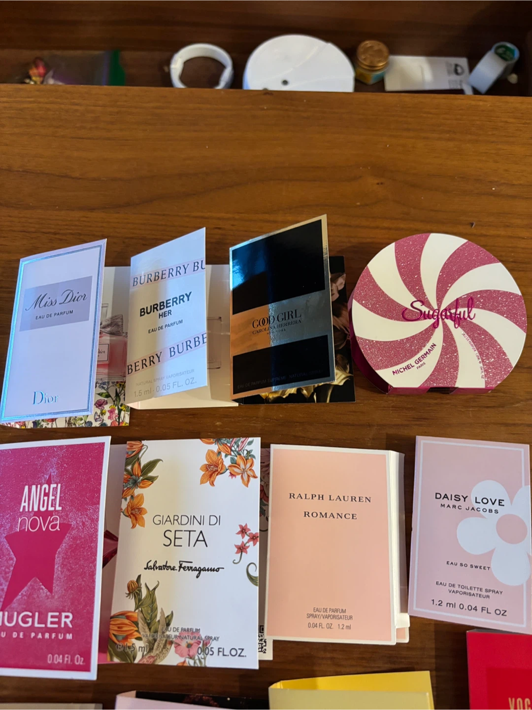 Assorted Designer Perfume Sample Lot for women (16 units) - photo 2