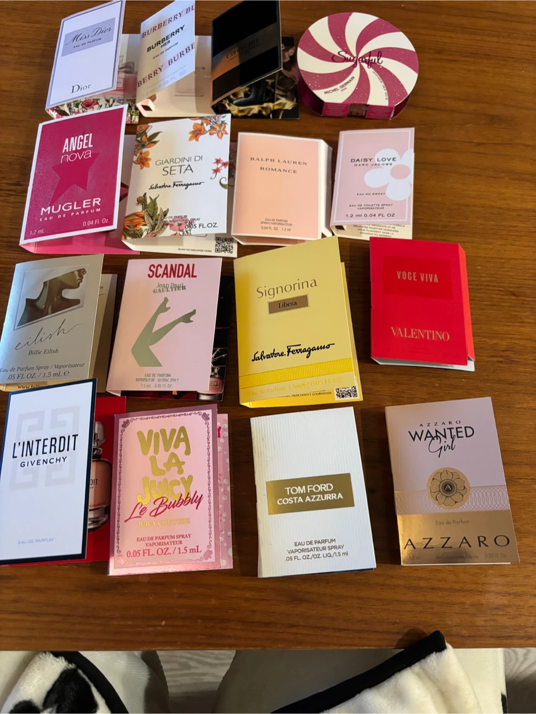 Assorted Designer Perfume Sample Lot for women (16 units) - photo 3