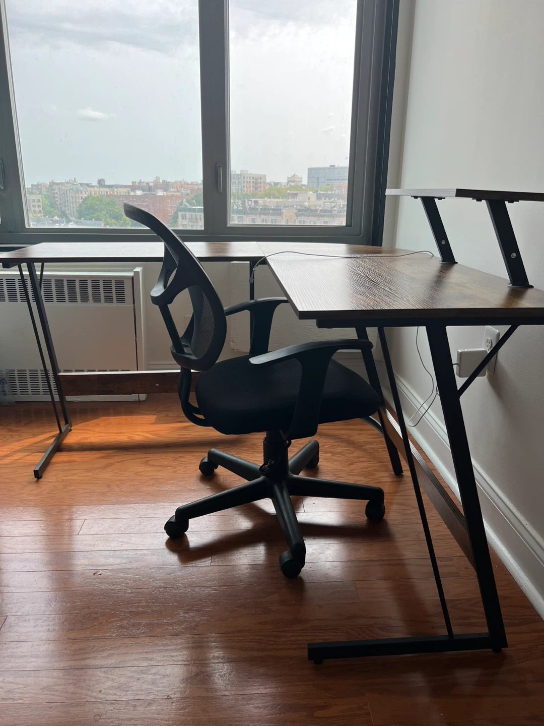 ⭐️L-Shaped Desk with Monitor Stand - photo 2