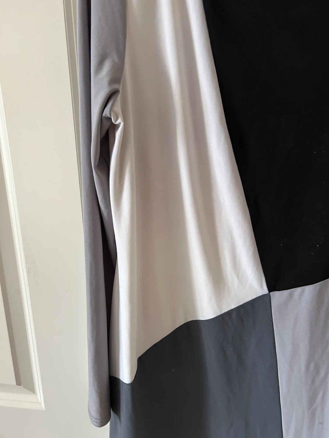 Colour-Blocked Long Sleeve Tunic Top - photo 3