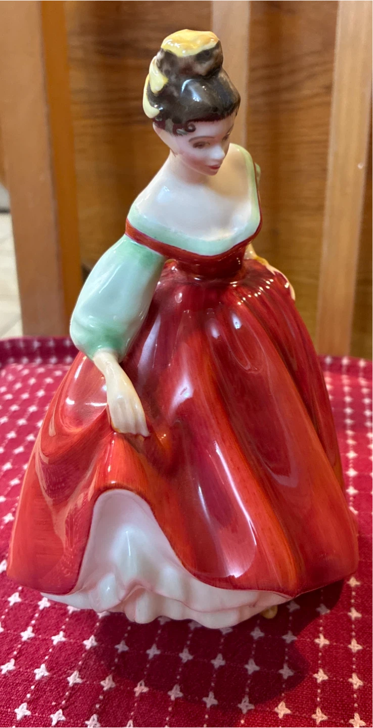 Vintage Royal Doulton Figurine Fair Lady HN2833 - photo 2