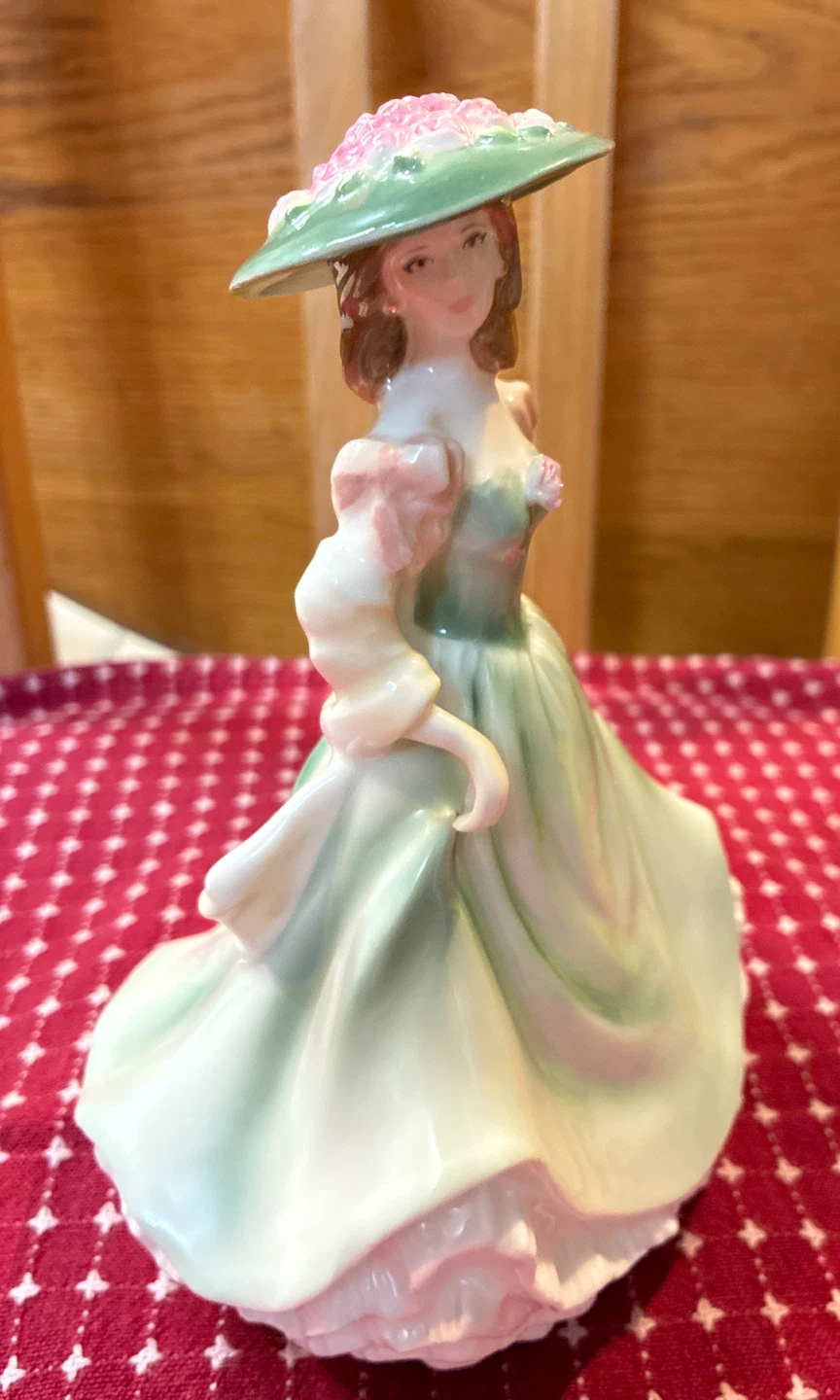 Royal Worcester Hannah Figurine - photo 2