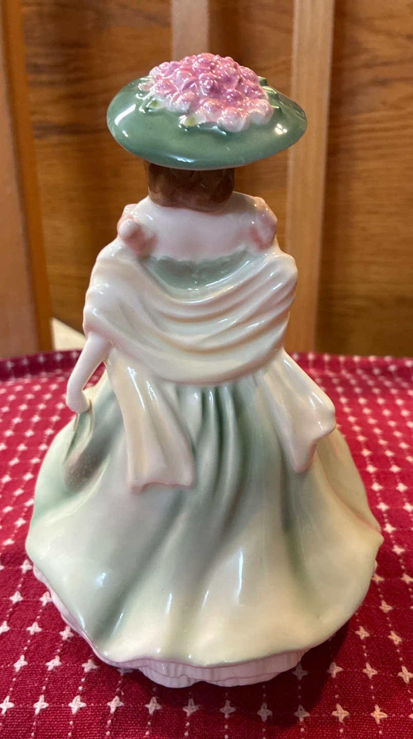 Royal Worcester Hannah Figurine - photo 3