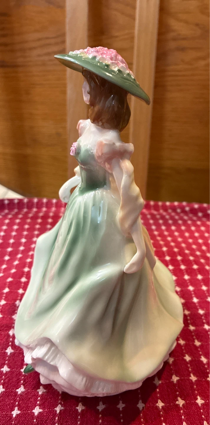 Royal Worcester Hannah Figurine - photo 4
