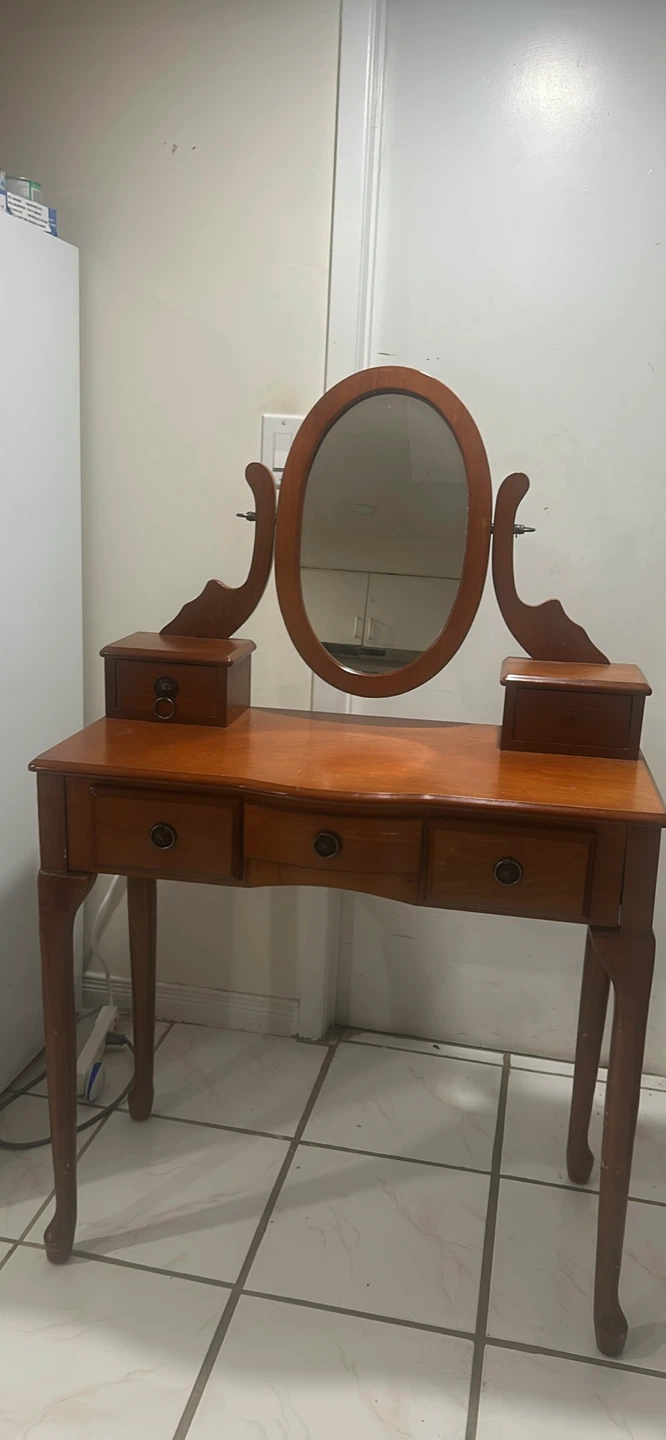 VINTAGE VANITY