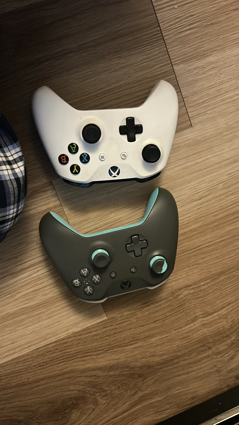 Xbox Controllers (White and Grey)