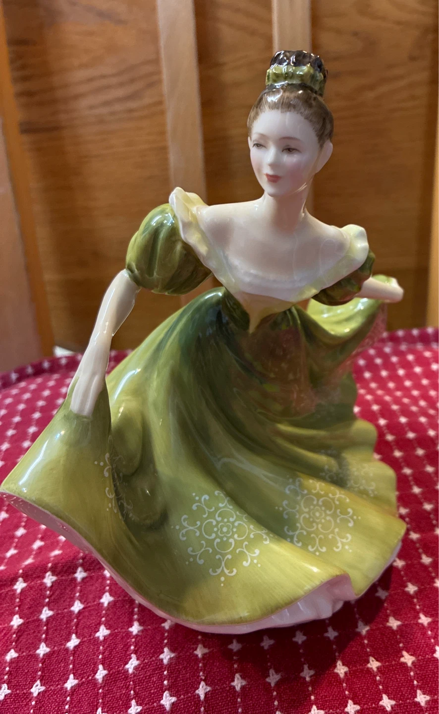 Vintage Royal Doulton Figurine “Lynne” - photo 2