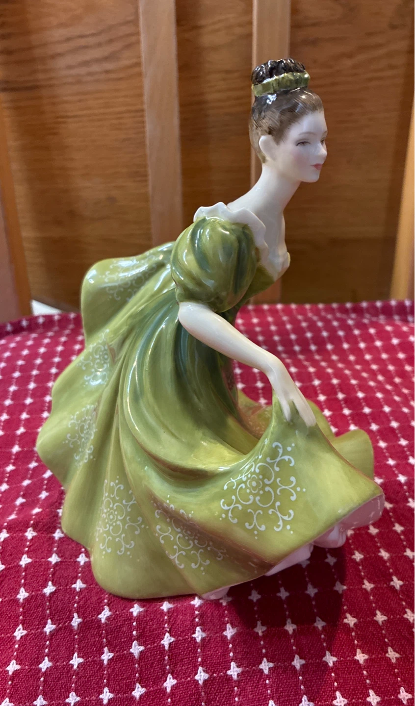 Vintage Royal Doulton Figurine “Lynne” - photo 3