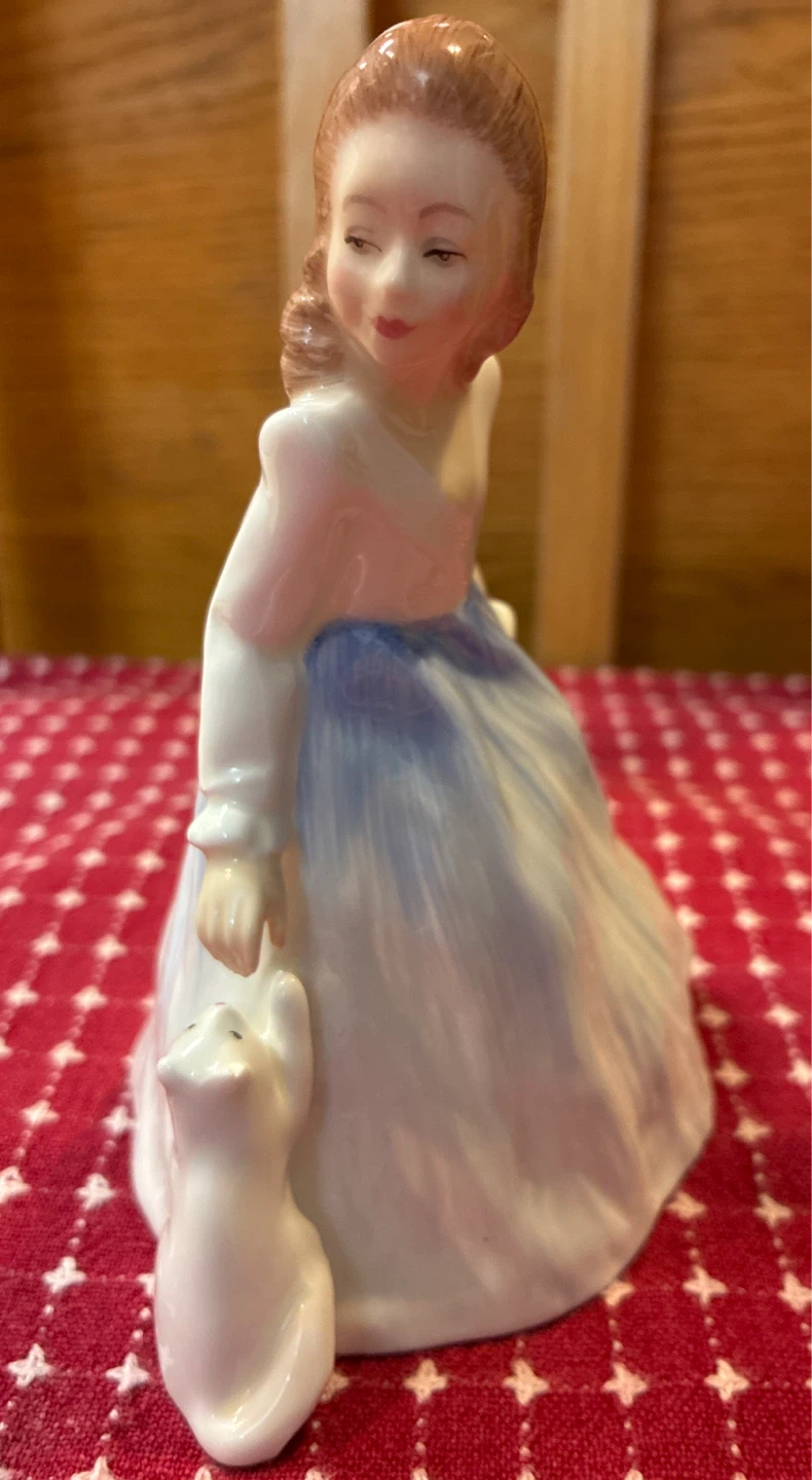 Vintage Royal Doulton Figurine “Andrea” 5.5” - photo 2