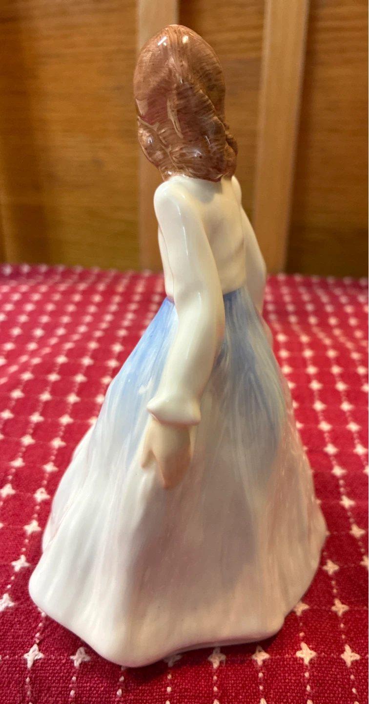 Vintage Royal Doulton Figurine “Andrea” 5.5” - photo 5