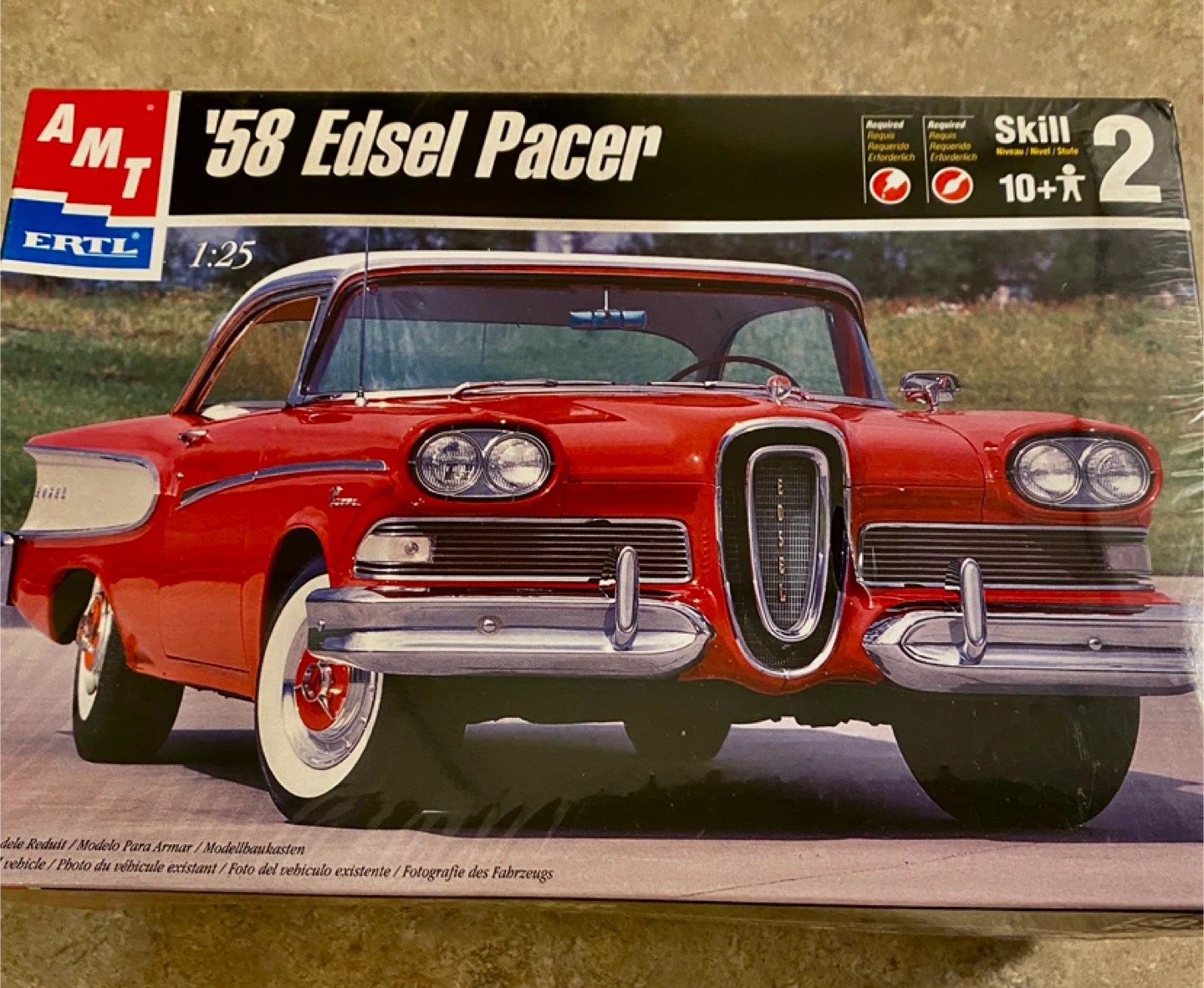 AMT ERTL '58 Edsel Pacer Model Kit 1:25 Scale