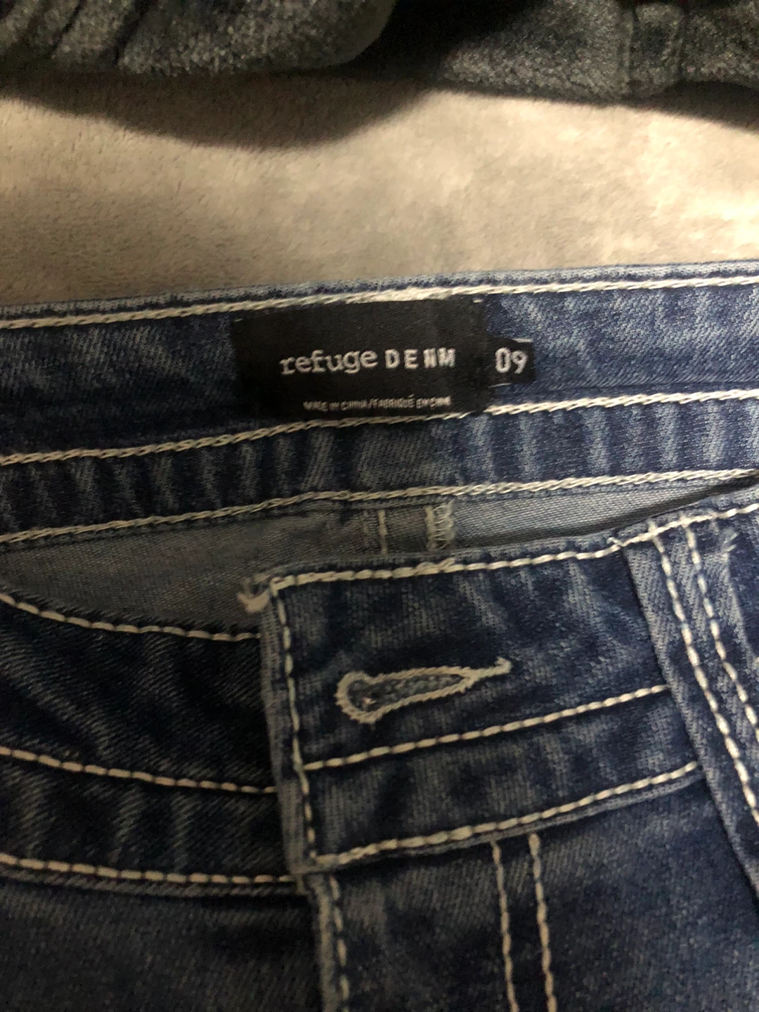 Flared washed out jeans - photo 4