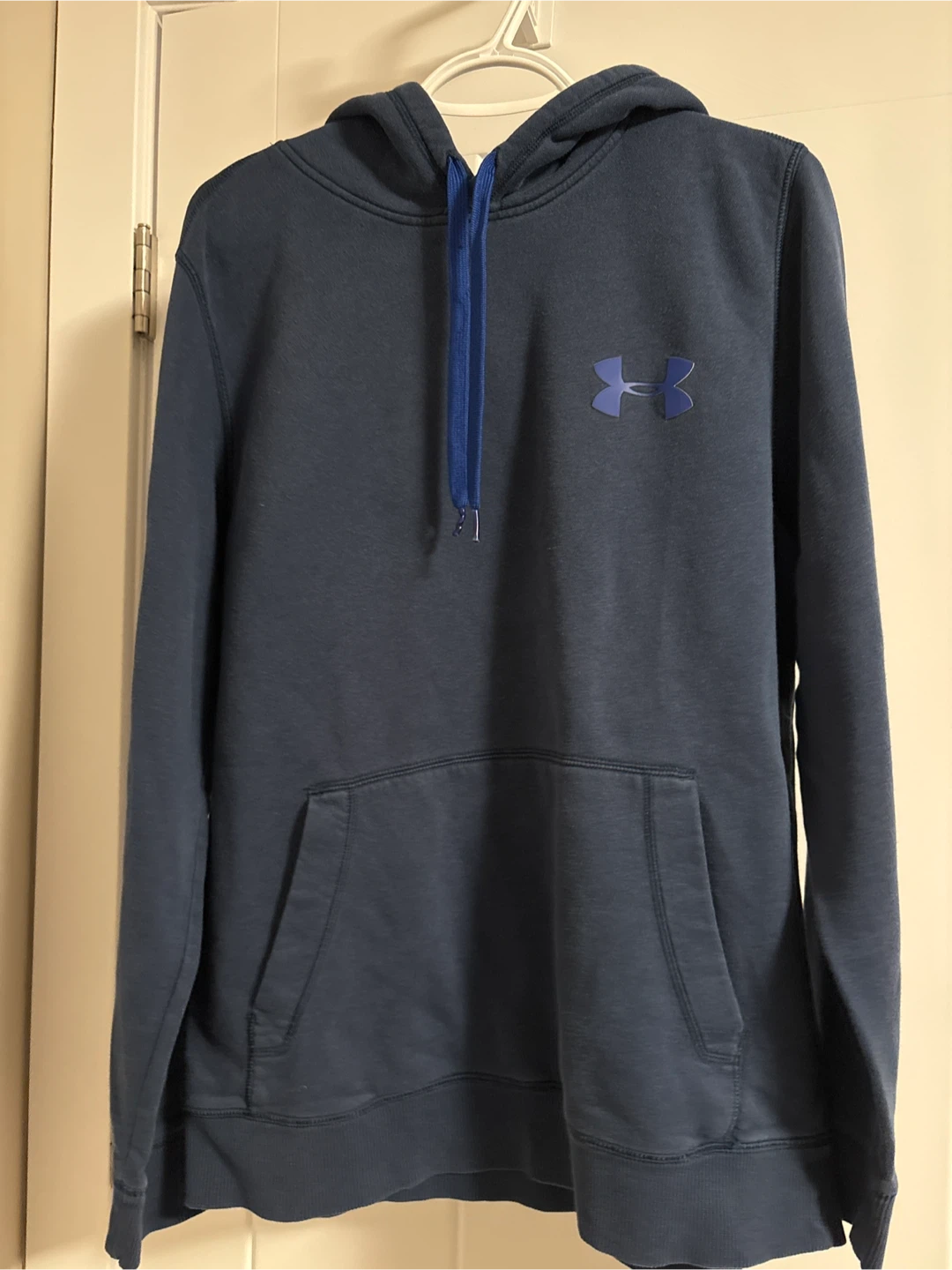 Like New Mens Medium/Large Under Armour Hoodie