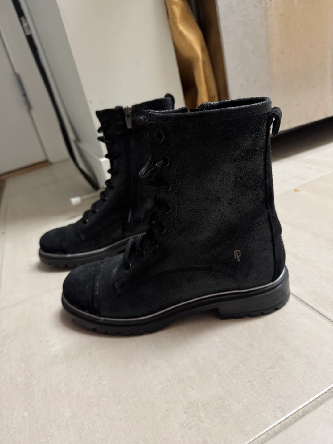 Black Suede Lace-up Boots (size 5 US)🏆 - photo 2
