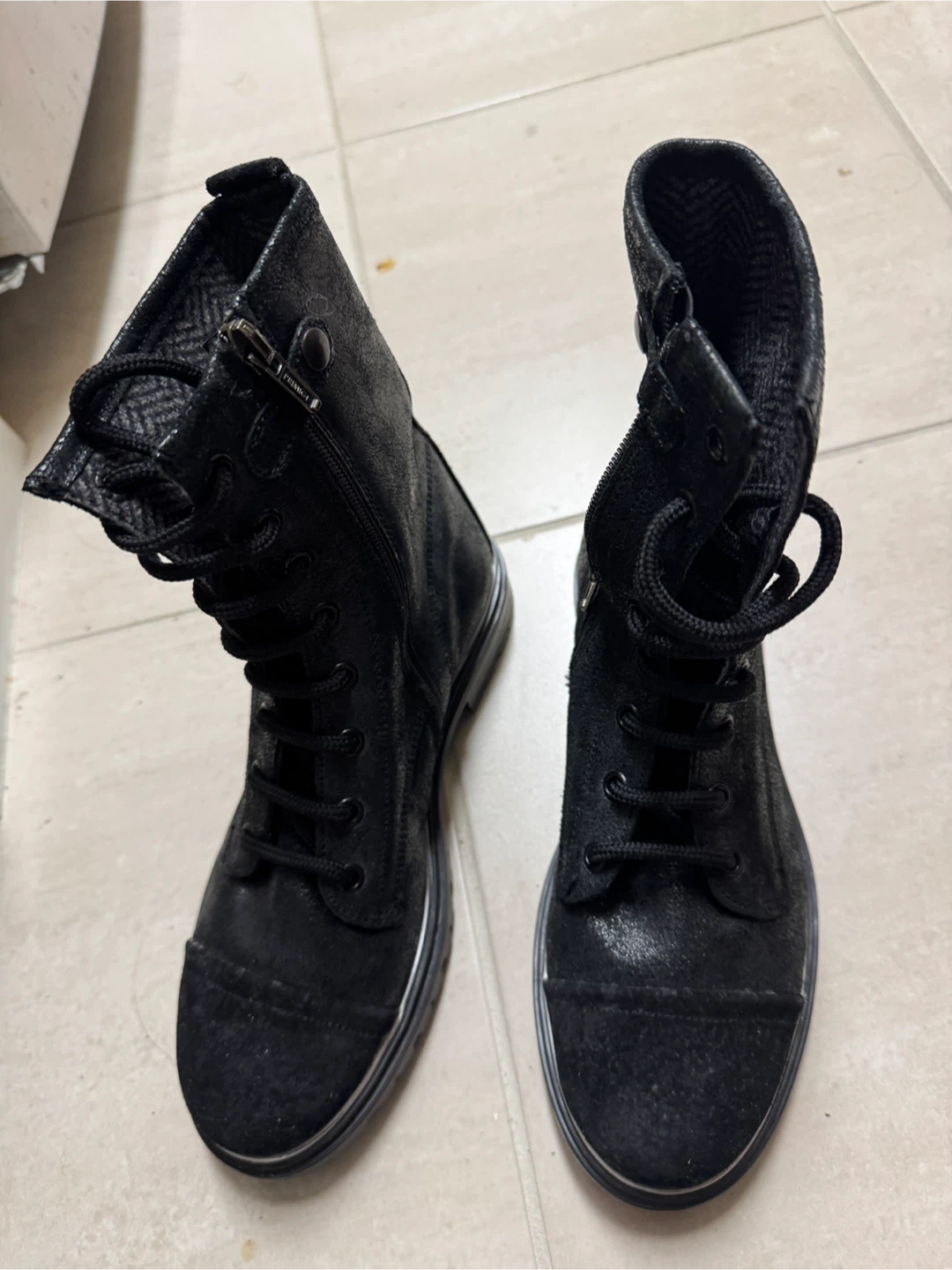 Black Suede Lace-up Boots (size 5 US)🏆