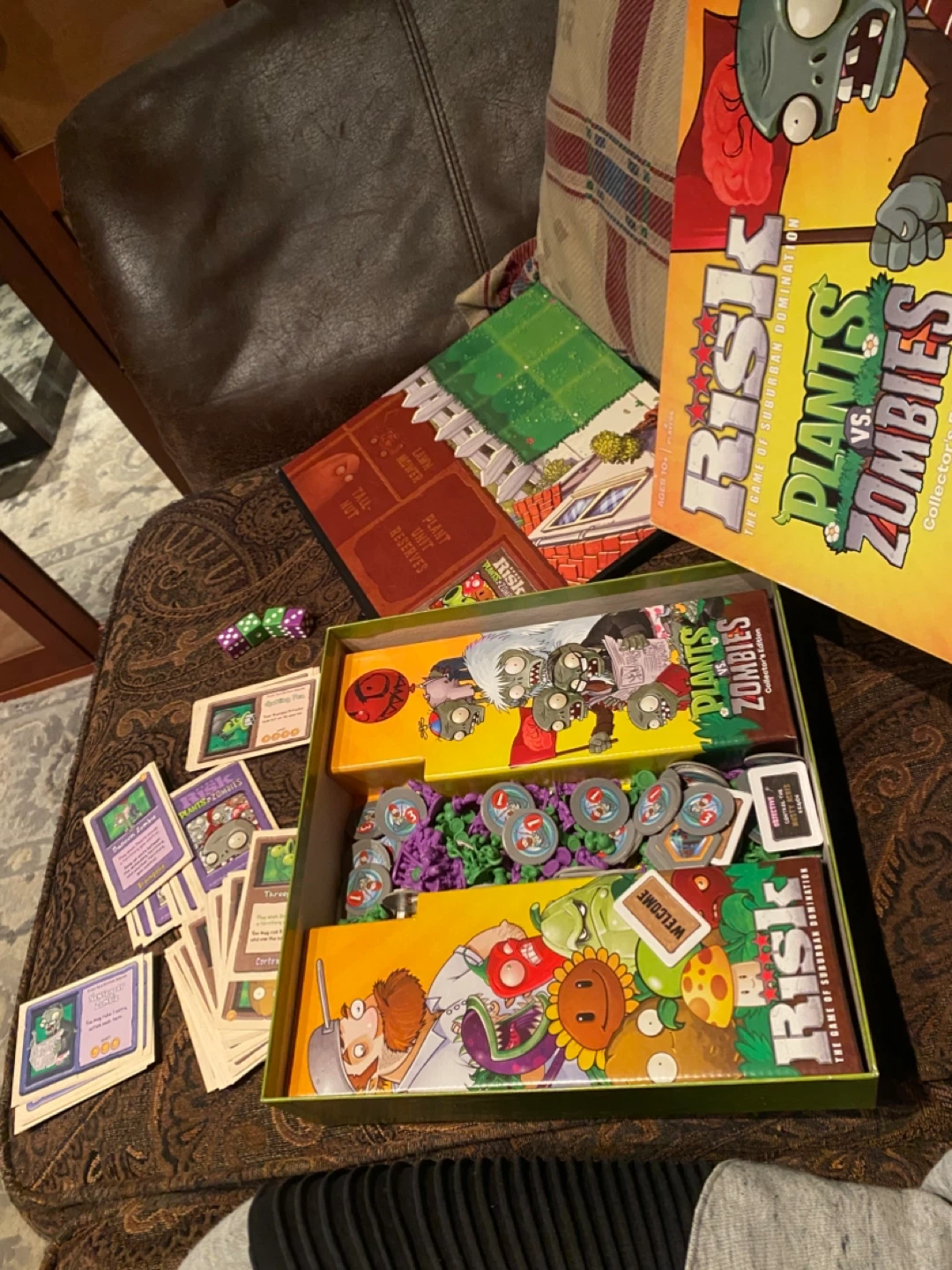 Risk: Plants vs. Zombies Collector's Edition Board Game - photo 4