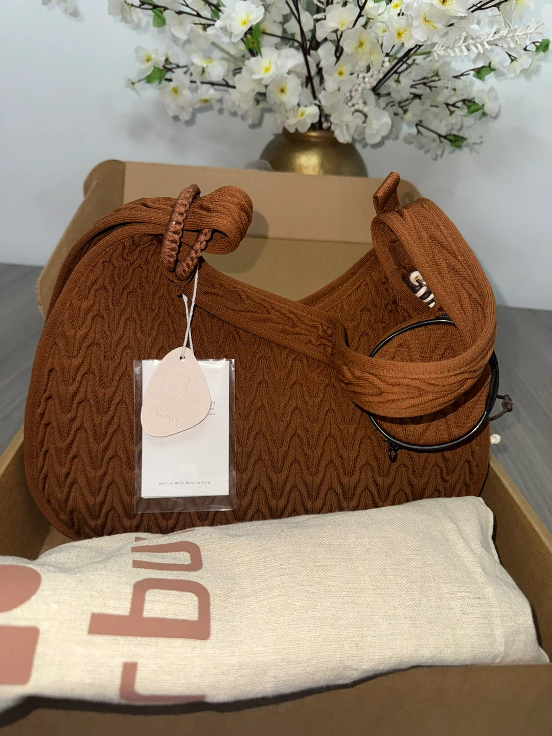Frrbuu Quilted Hobo Shoulder bag. Brown