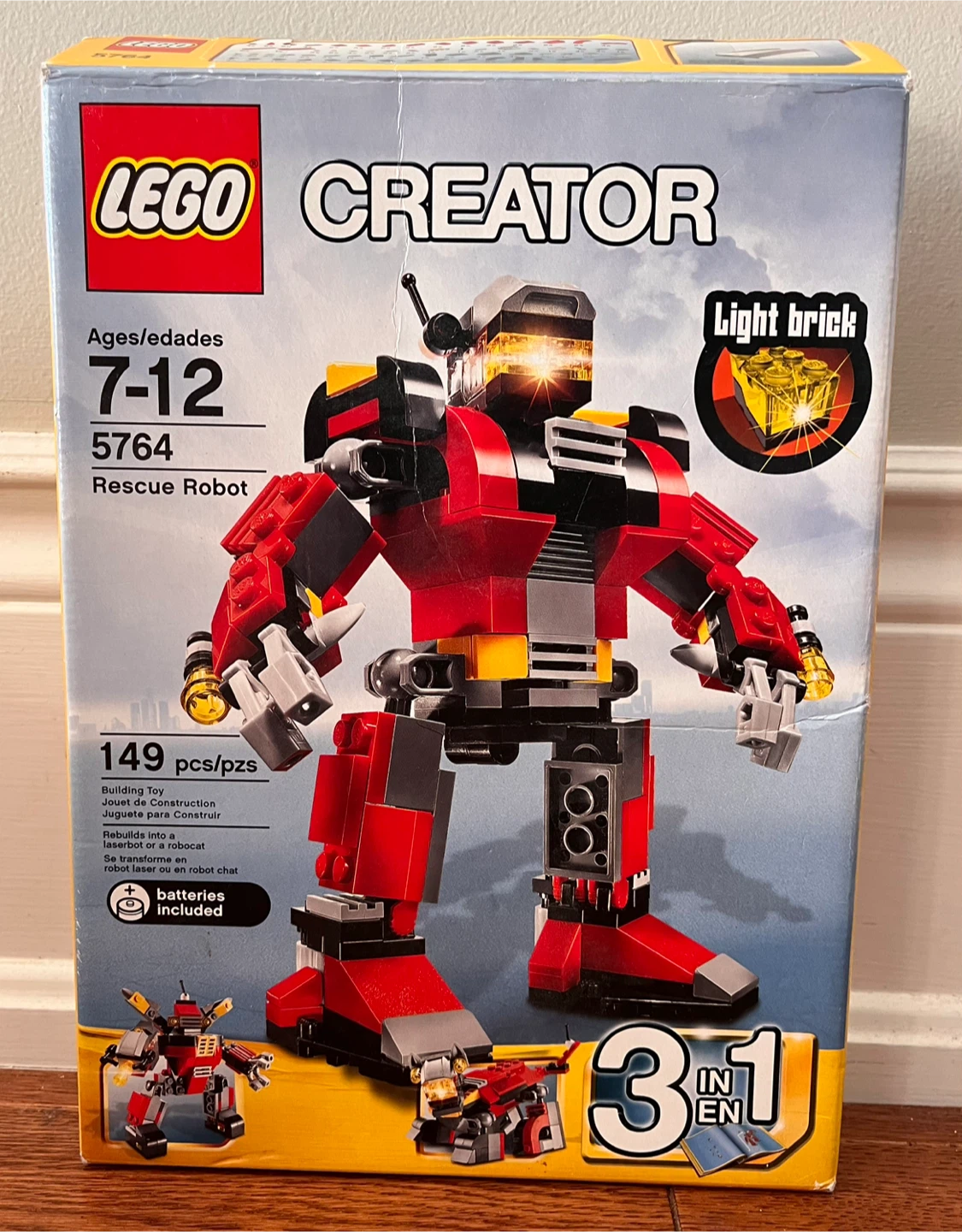 Lego - Creator - Rescue Robot 3 in 1 with light up brick