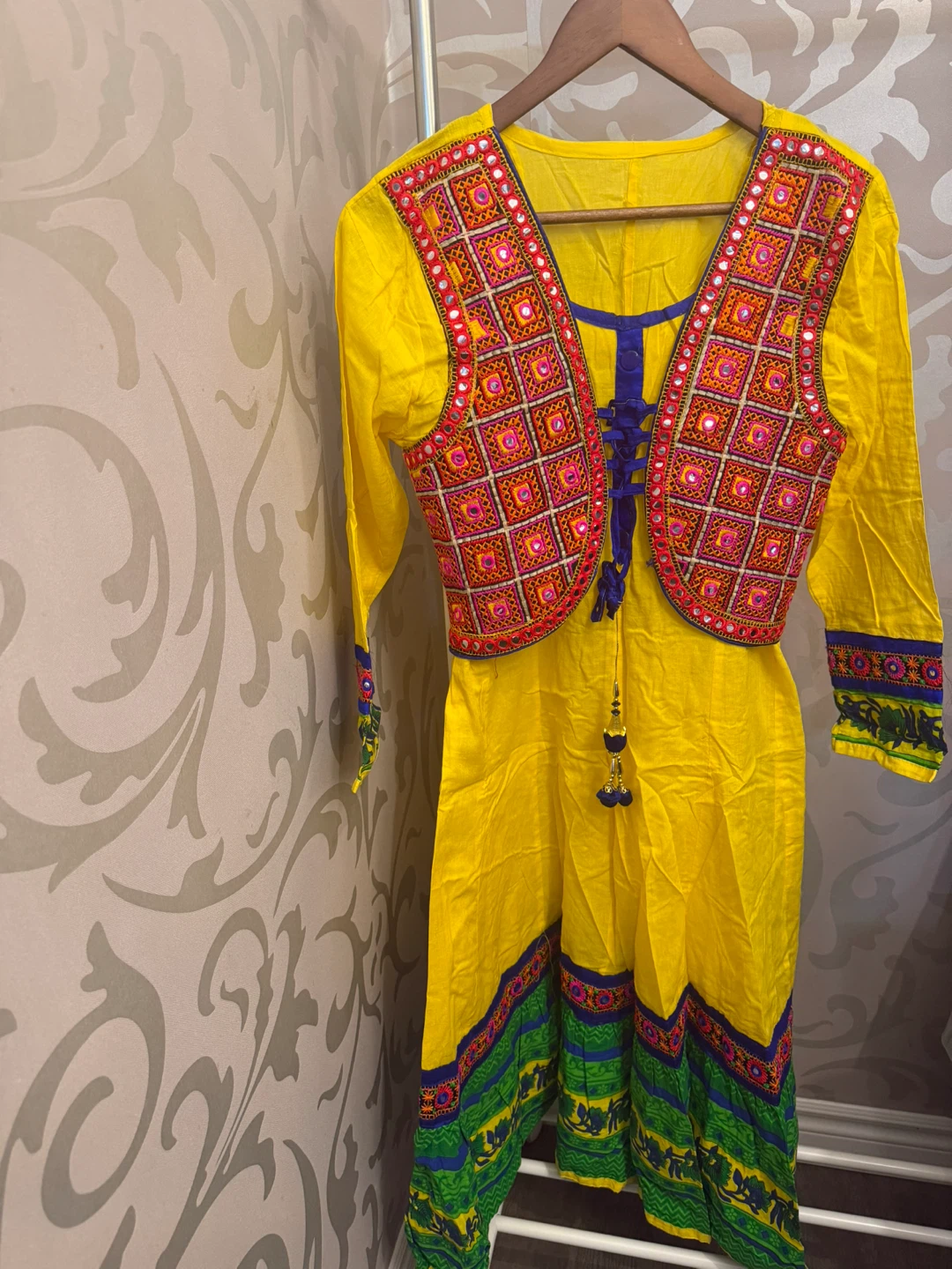 Yellow Embroidered Kurti with Mirror Work Vest - photo 2
