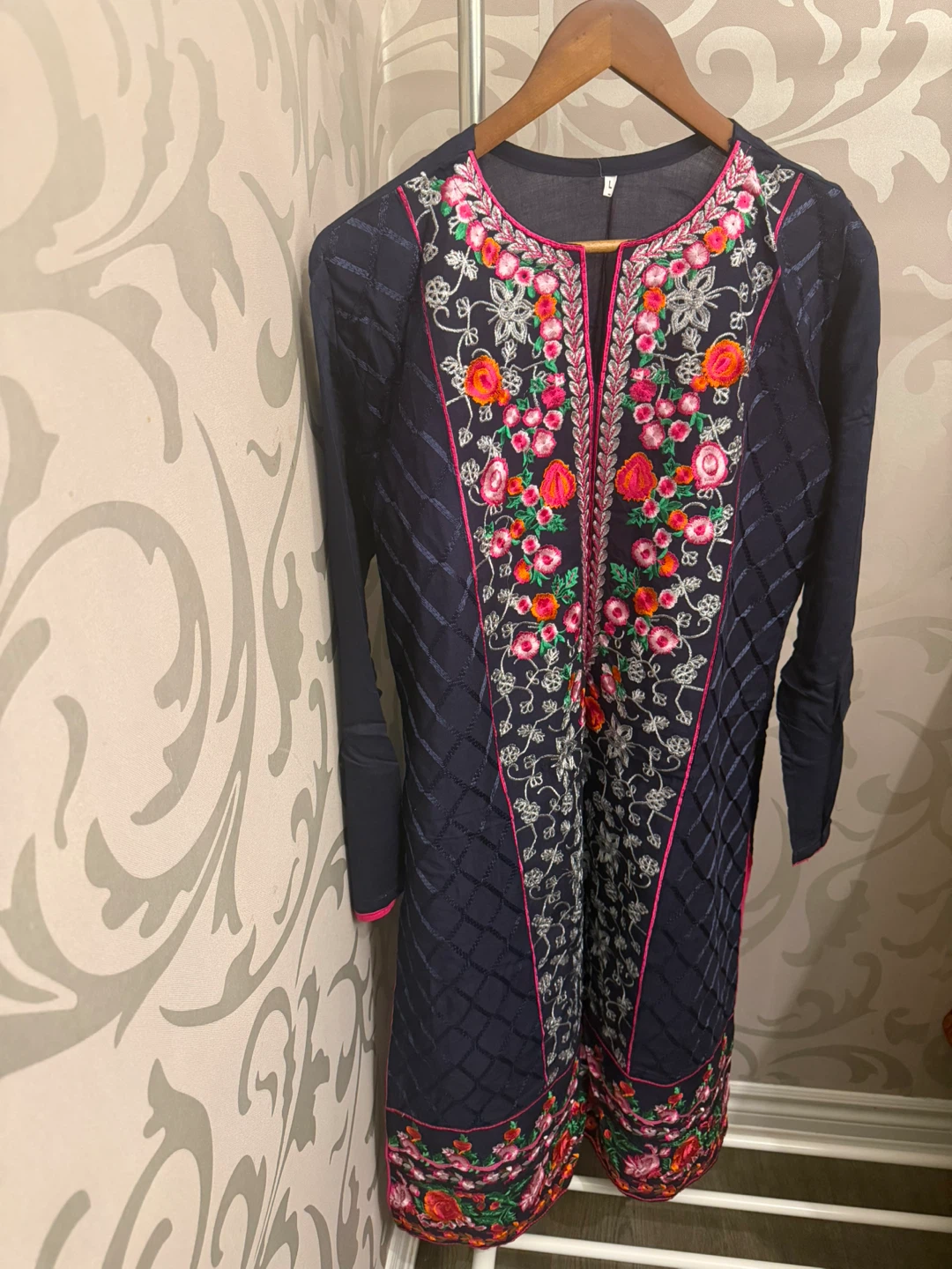 Embroidered Navy Blue Kurti with Pants and Shafoon dupatta - photo 2