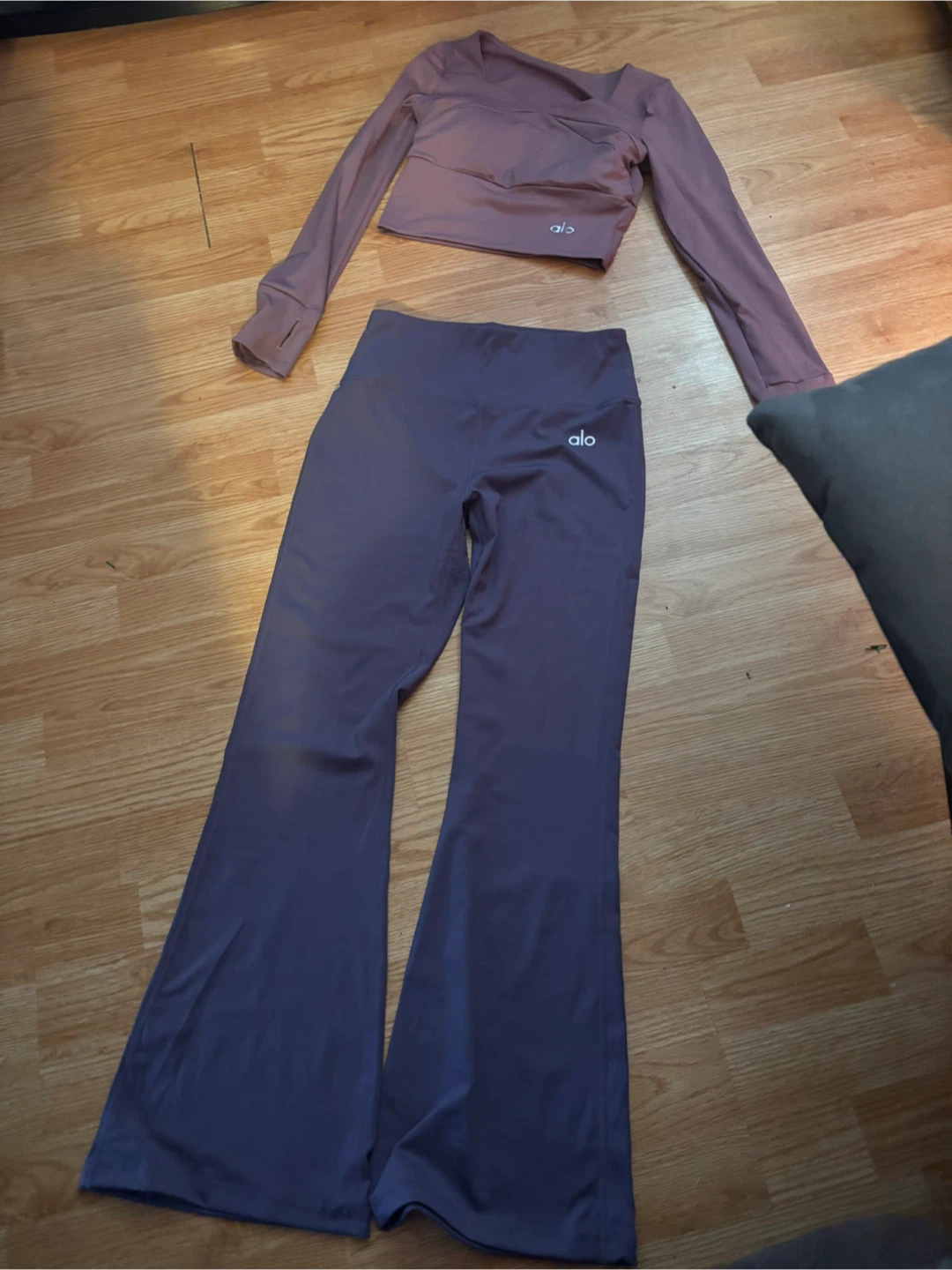 Brand New ALO Yoga Athleisure Set - Top and Flare Pants - photo 4