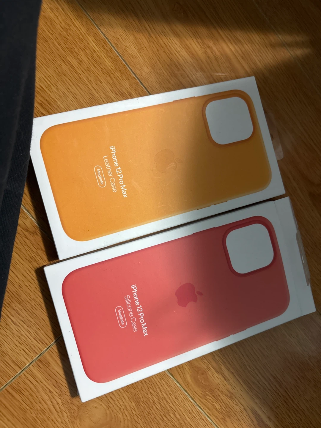 3x Apple iPhone 12 Pro Max Cases (Leather & Silicone) - photo 2
