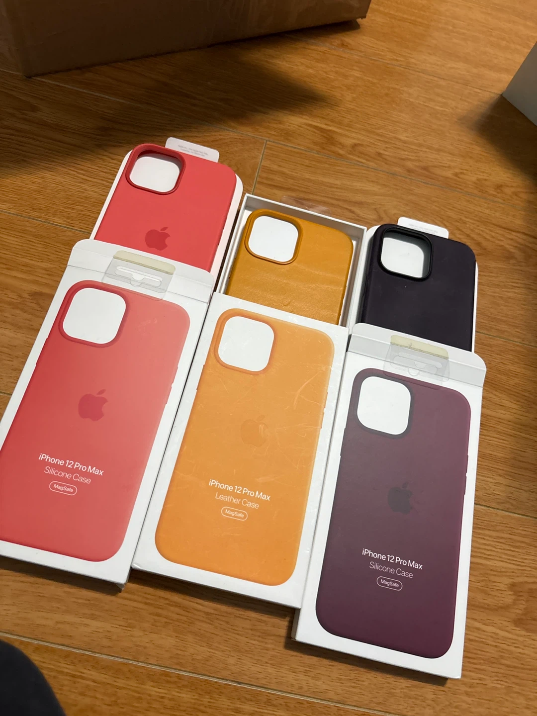 3x Apple iPhone 12 Pro Max Cases (Leather & Silicone) - photo 4