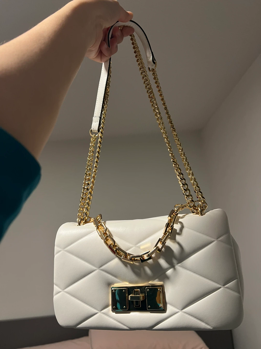 White Quilted Handbag with Gold Chain - photo 3