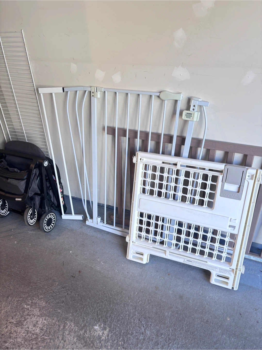White Metal Baby Gate - photo 2