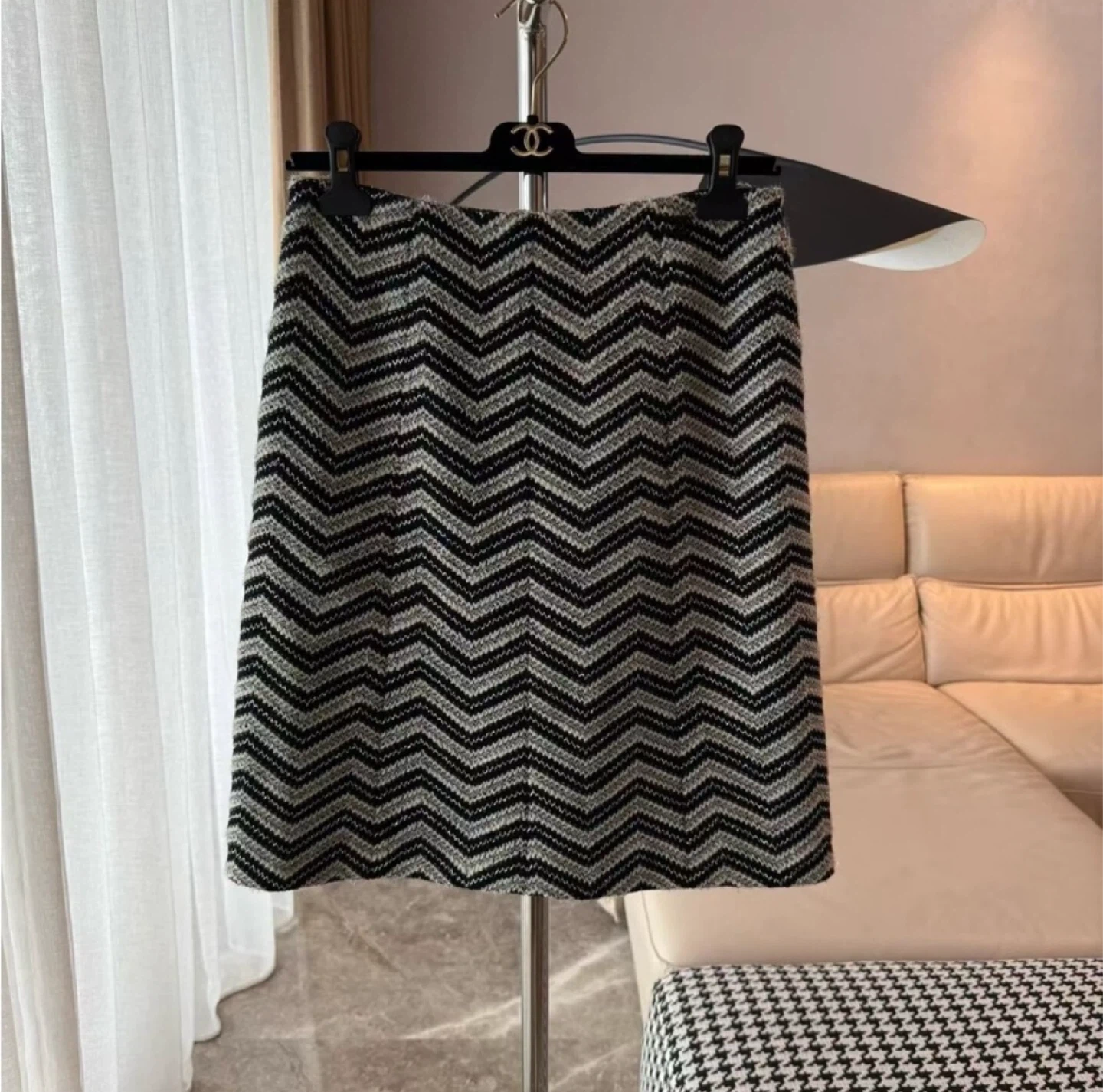 Chanel Chevron Pattern Mini Skirt Size 36 - photo 2