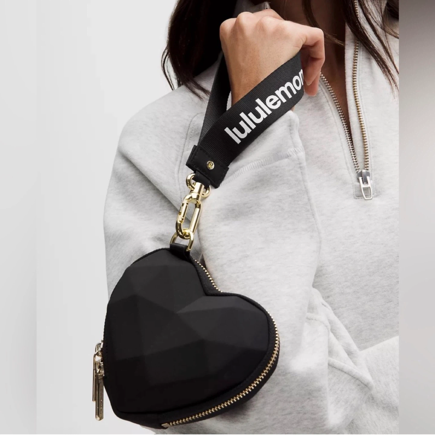 🖤 Viral Black Heart Wristlet – SOLD OUT 🖤 - photo 2