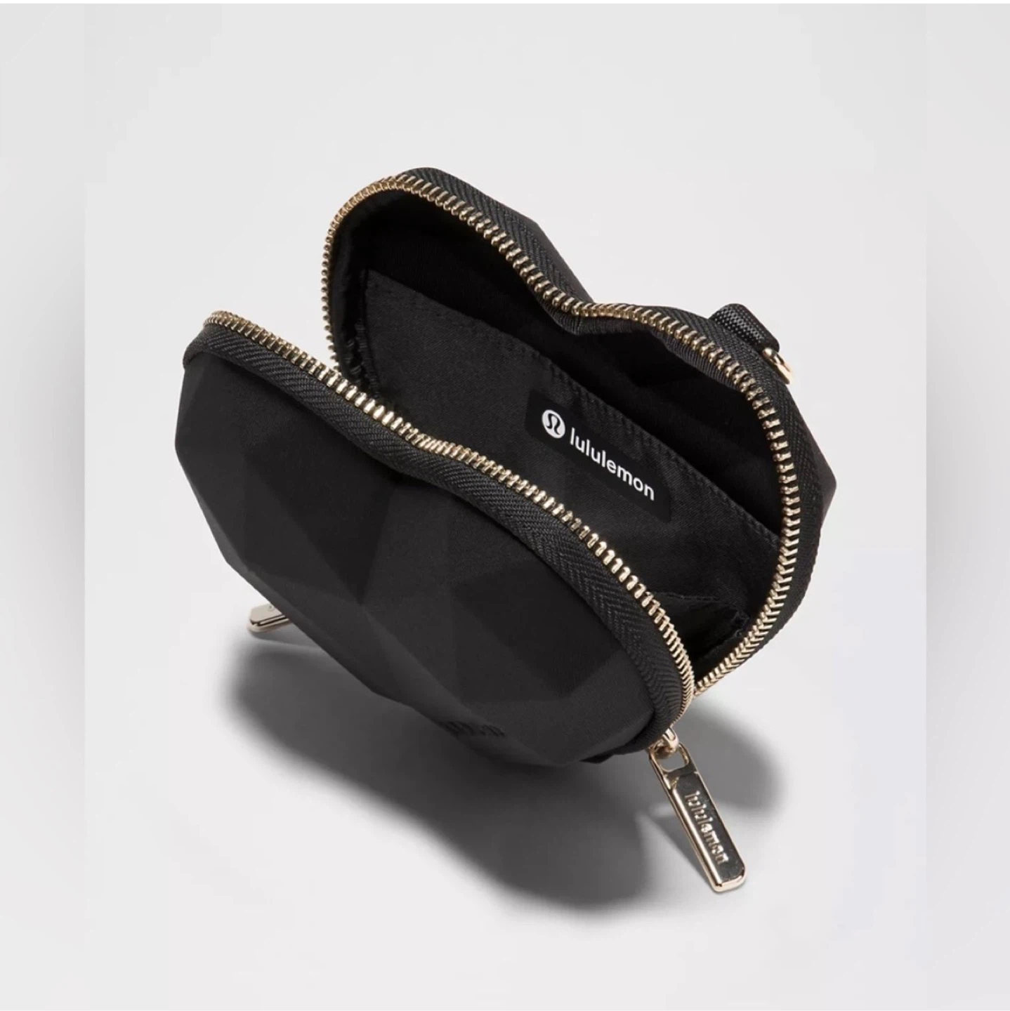 🖤 Viral Black Heart Wristlet – SOLD OUT 🖤 - photo 3