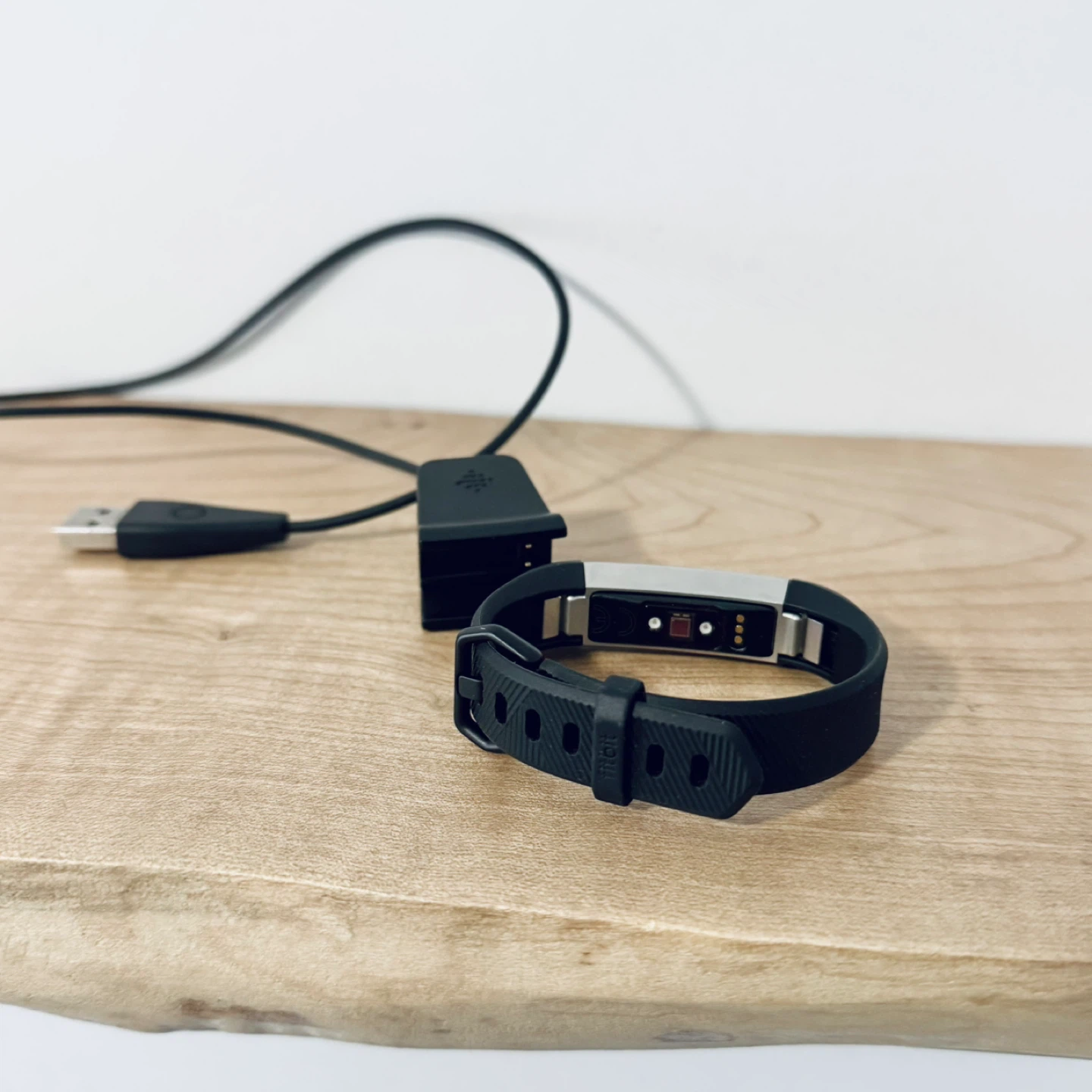 Fitbit Alta HR Fitness Tracker Watch and Phone Notifications 🏆 - photo 2