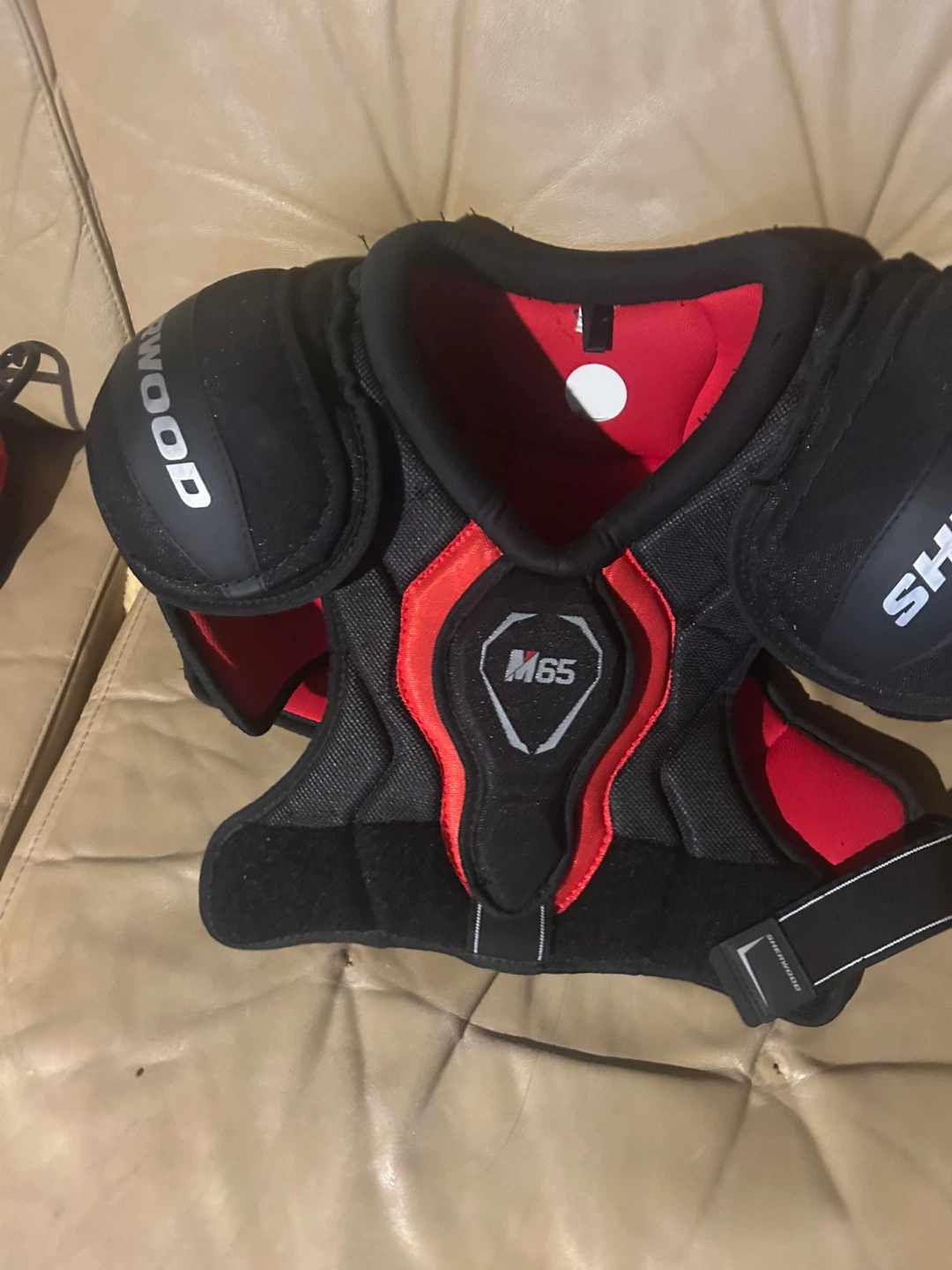 Kids 8 to 12 yr olds Sherwood M65 hockey shoulder pads - photo 3