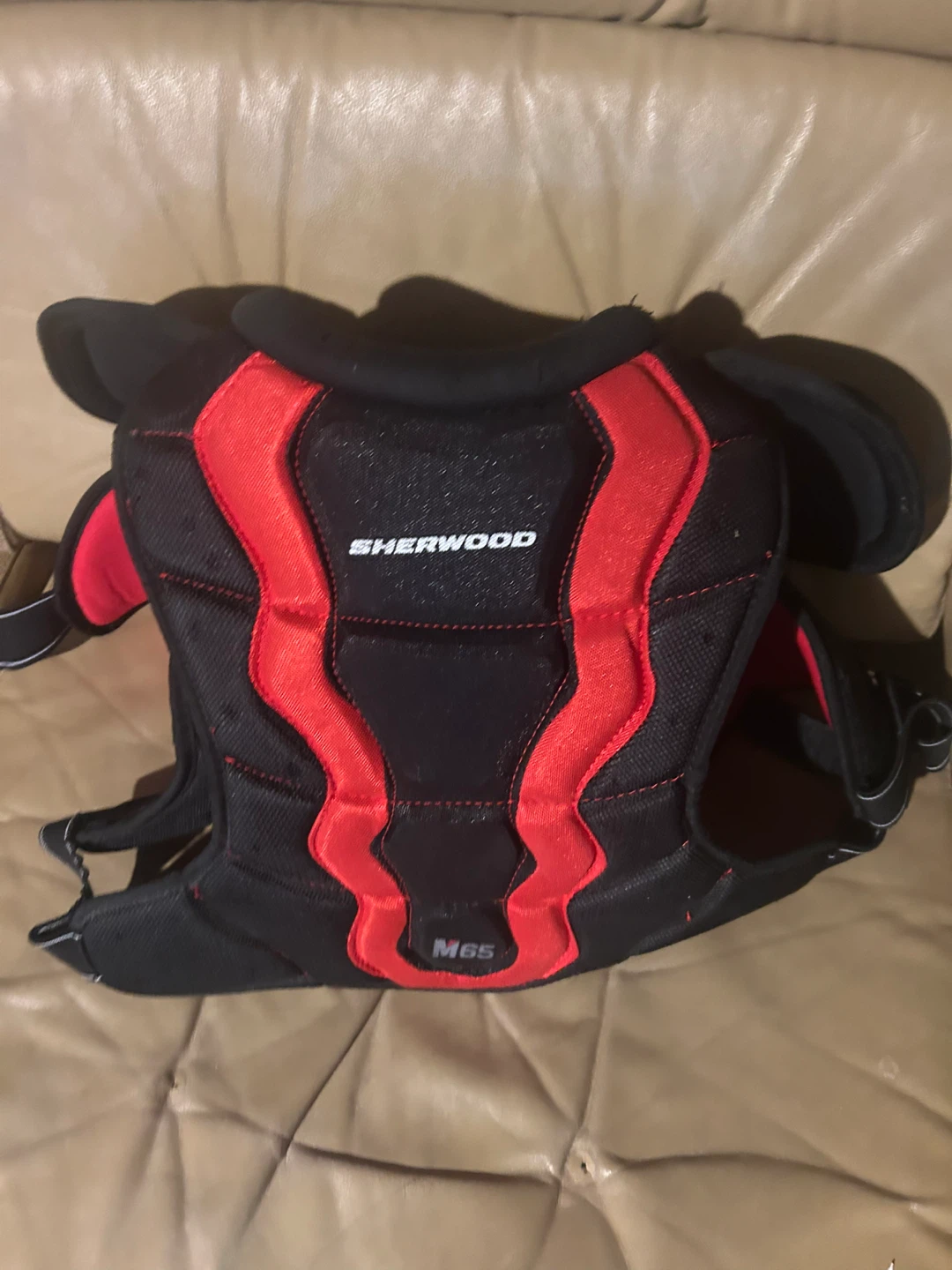 Kids 8 to 12 yr olds Sherwood M65 hockey shoulder pads - photo 2