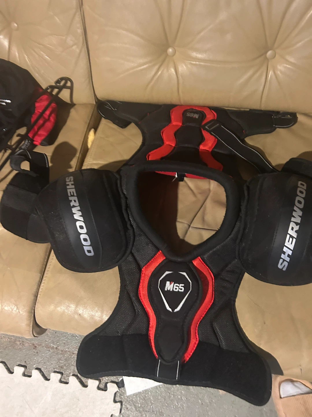 Kids 8 to 12 yr olds Sherwood M65 hockey shoulder pads