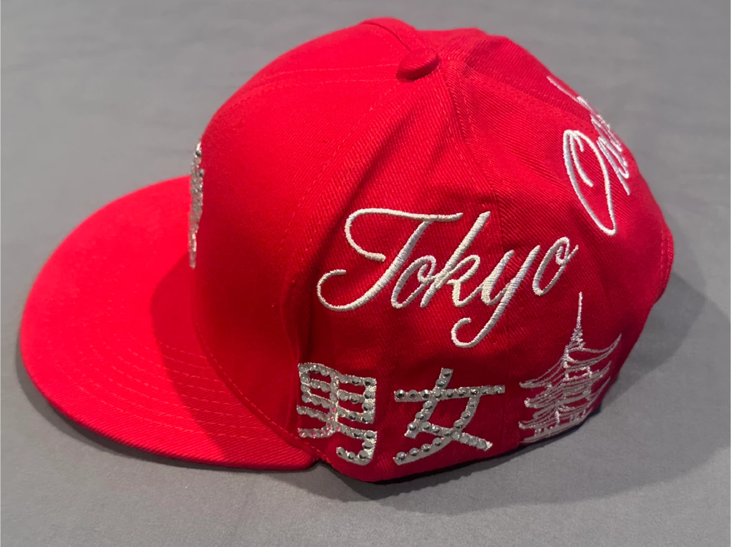 HOMME + FEMME Red Embroidered Cities Snapback Hat - photo 2