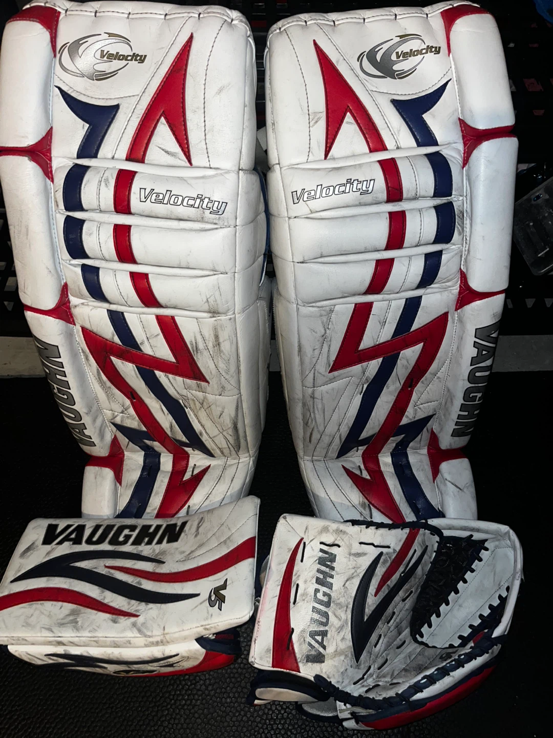 Vaughn Velocity Goalie Pads and Blocker Set - photo 2