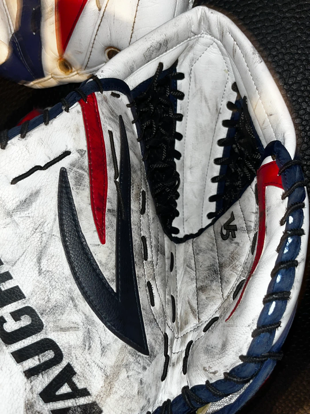 Vaughn Velocity Goalie Pads and Blocker Set - photo 4