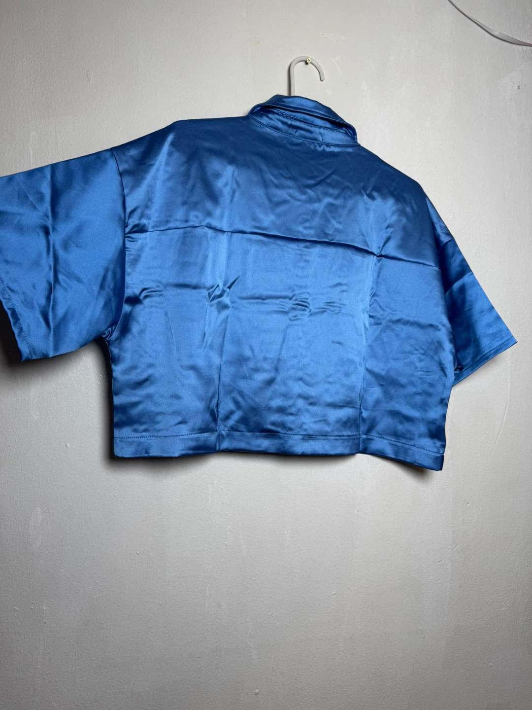 Love Tree Blue Satin Cropped Button-Up Shirt - photo 3