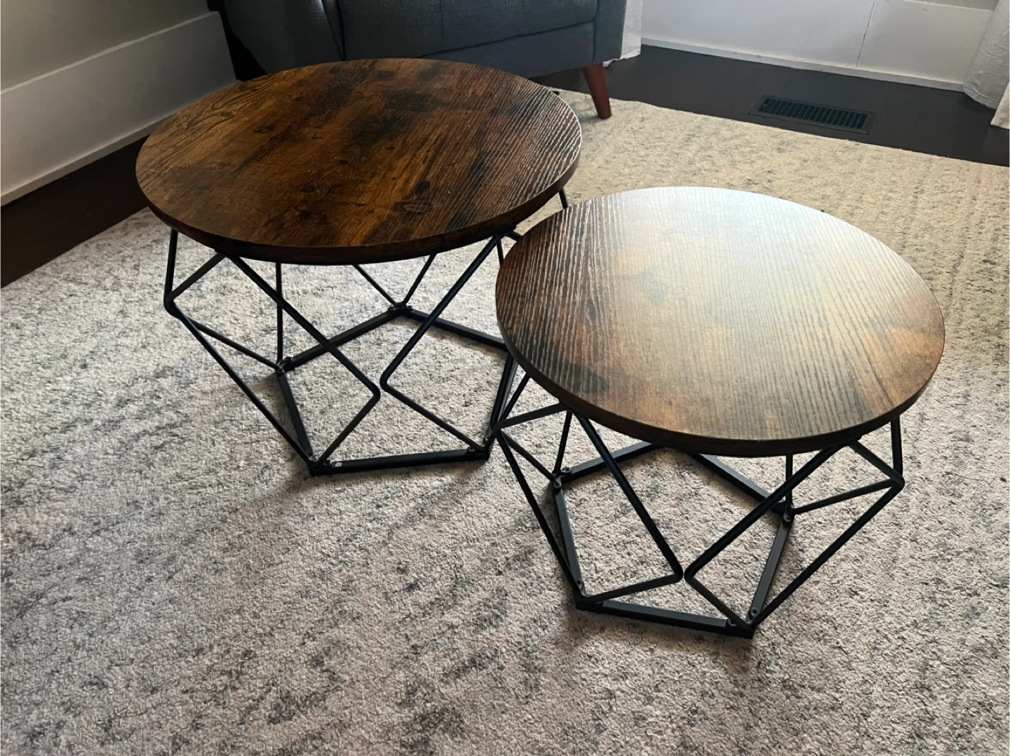 Set of 2 Round Nesting Coffee Tables