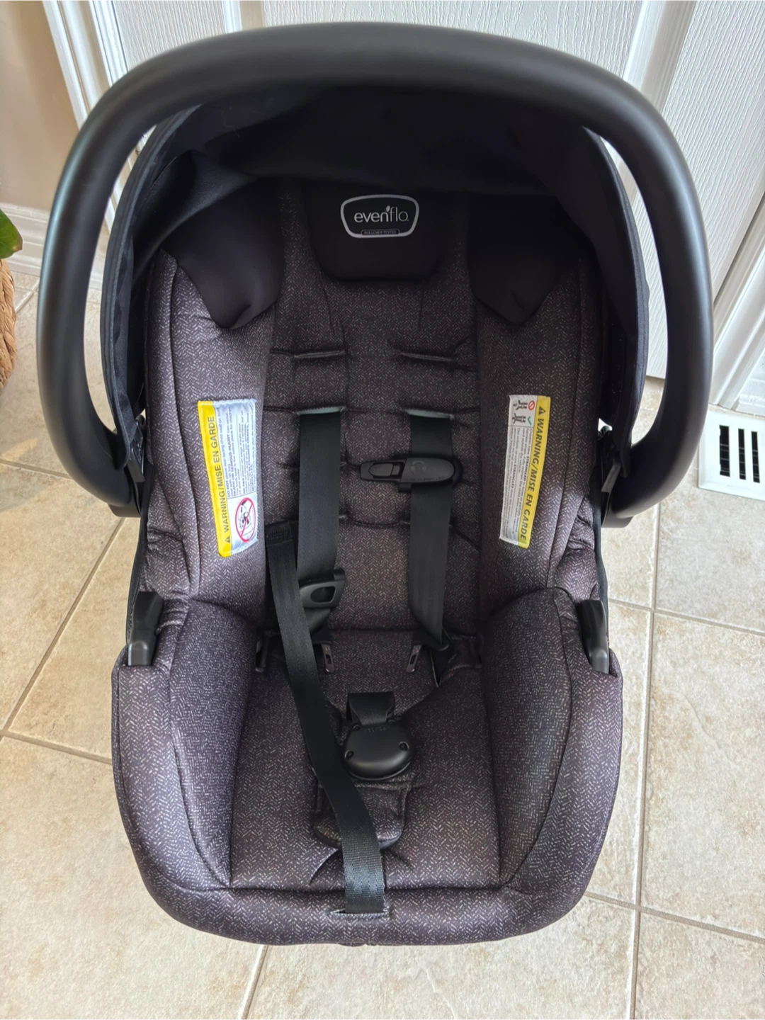 Evenflo Travel w/ Car Seat & base - photo 5