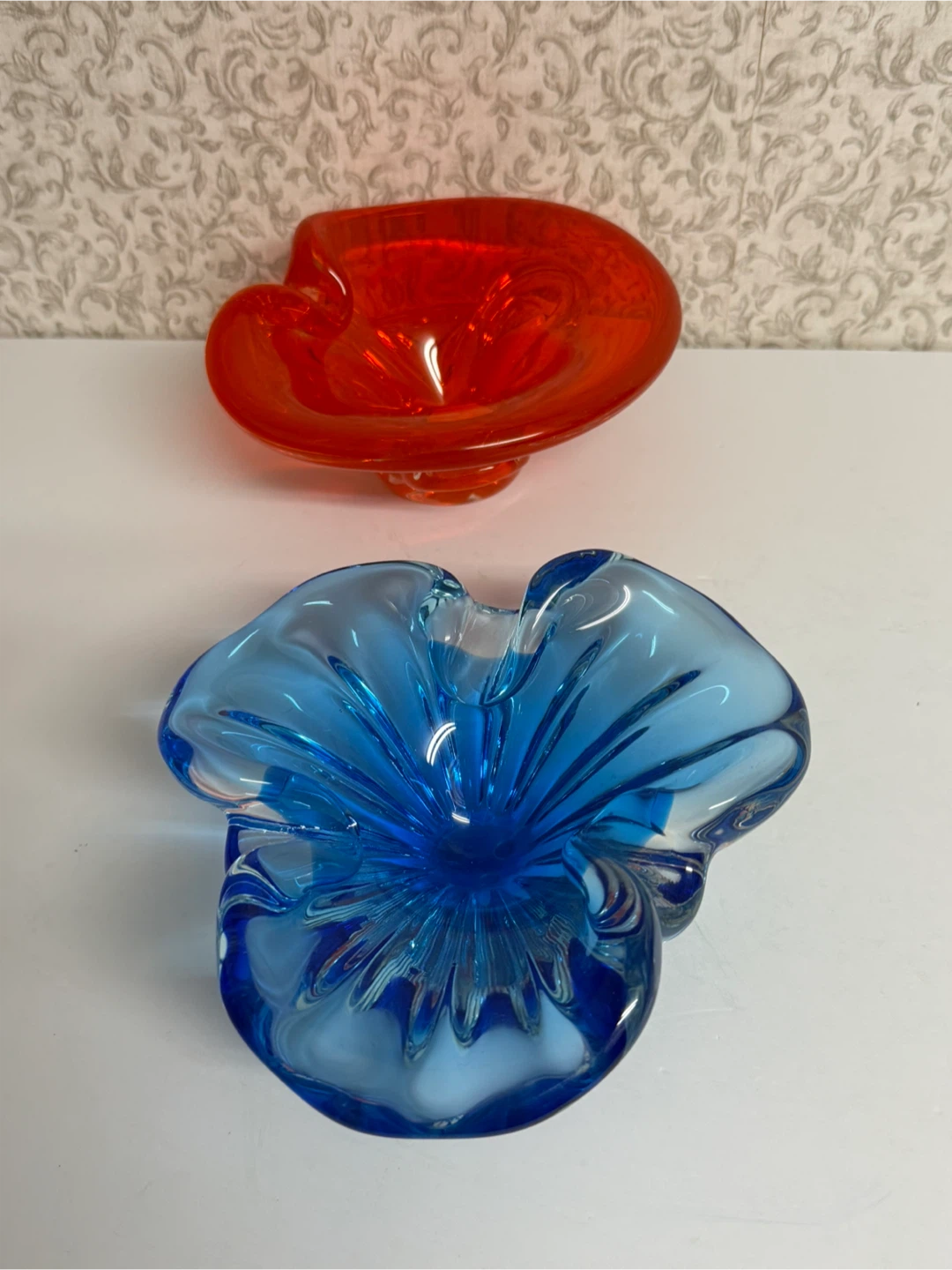 Set of 2 Glass Ashtrays/Trays - Red and Blue