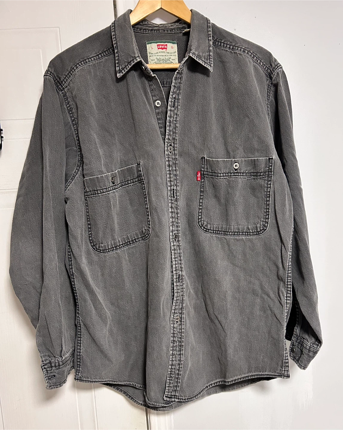 Levi's Grey Button-Up Shirt Size Large