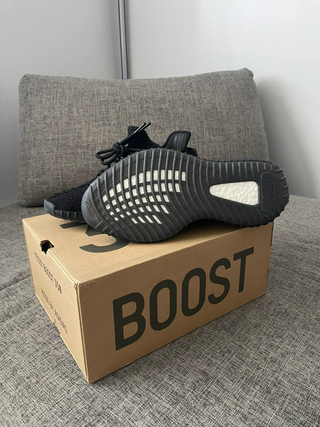 Adidas Yeezy Boost 350 V2 Black Red Sneakers - photo 4