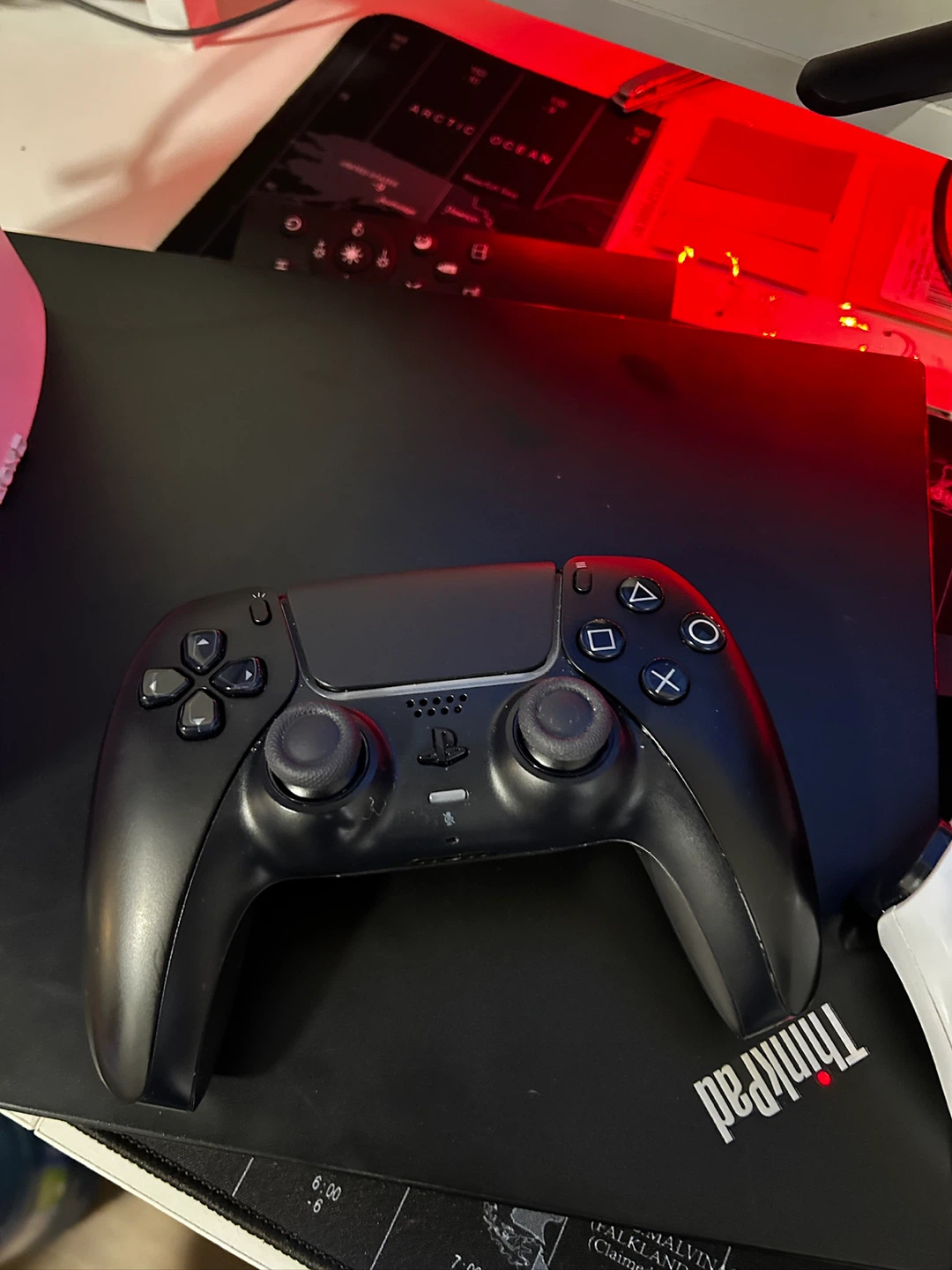 Ps5 + headset + controllers - photo 4
