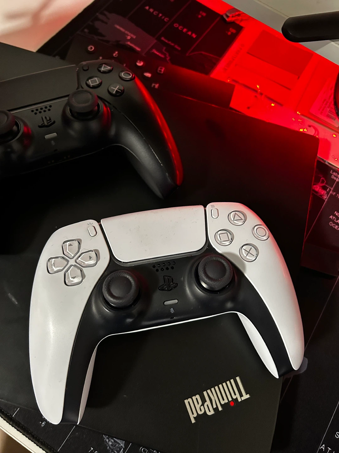 Ps5 + headset + controllers - photo 2