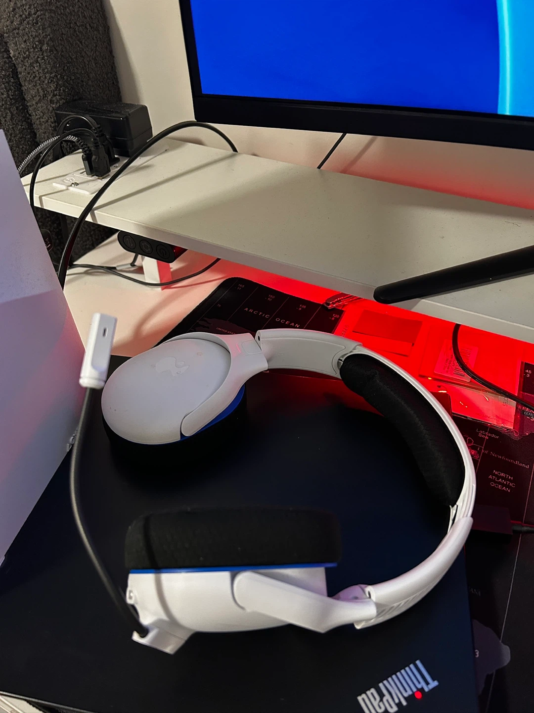 Ps5 + headset + controllers - photo 5